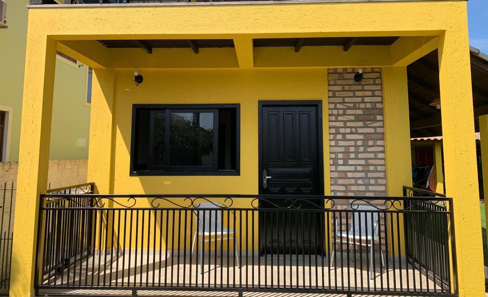 Amarelo Apartment